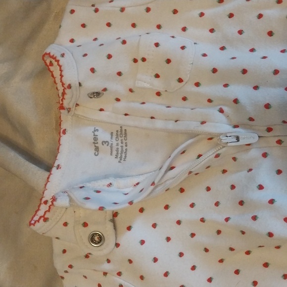 Strawberry-Themed Pajamas 3m Carter's - Picture 9 of 11